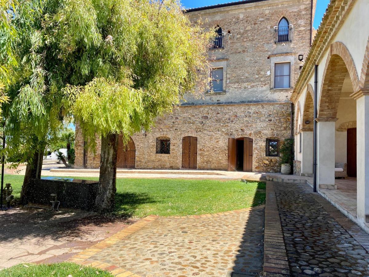 Le Colline Del Gelso-Masseria Mazzei Pensionat Rossano Exteriör bild