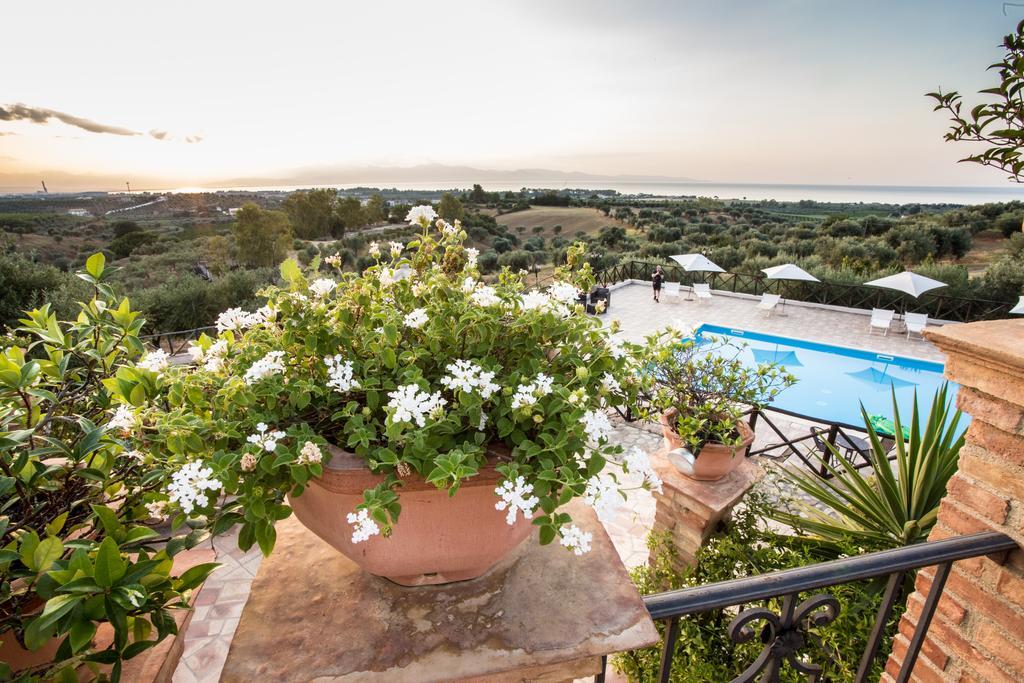 Le Colline Del Gelso-Masseria Mazzei Pensionat Rossano Exteriör bild