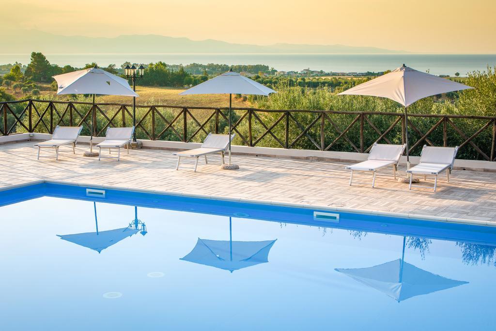 Le Colline Del Gelso-Masseria Mazzei Pensionat Rossano Exteriör bild