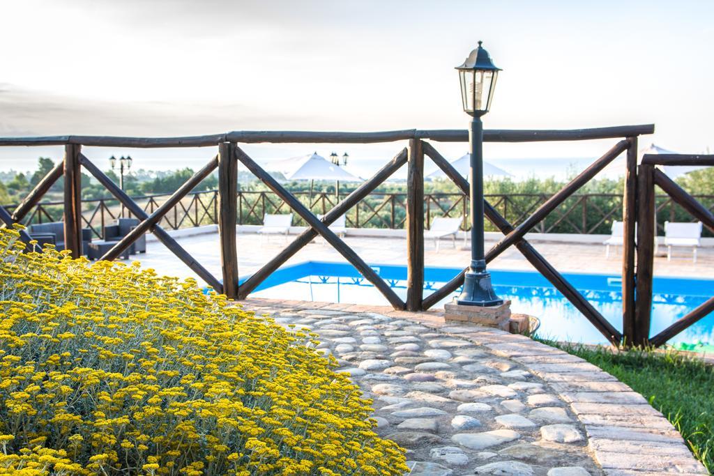 Le Colline Del Gelso-Masseria Mazzei Pensionat Rossano Exteriör bild